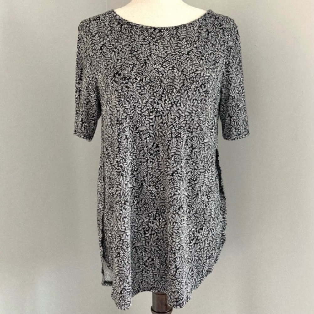 Old Navy Black and White Floral Tunic Top